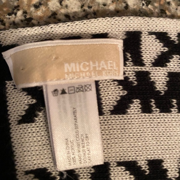 Women’s Winter Beanies and Scarf - Picture 4 of 5